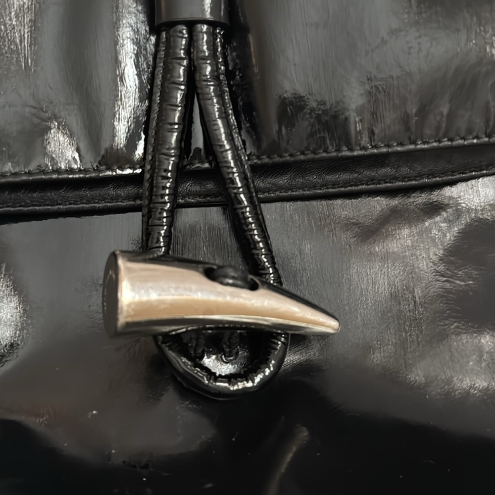 Elegant Black Burberry Toggle Leather Women's Bag - Picture 5 of 8